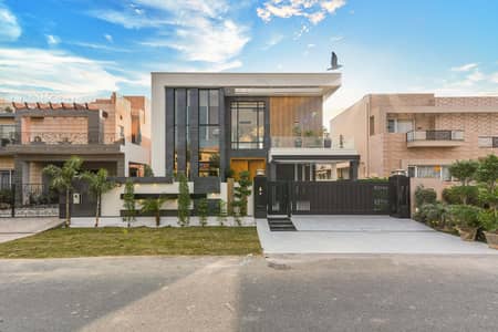 1 KANAL ULTRA MODERN DESIGN HOUSE FOR SALE IN DHA PHASE 6 NEAR TO RAYA GOLF CLUB FACING PARK