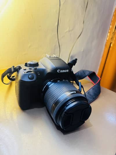 Dslr Canon 570D with 18-55mm lens, 2 batteries and memory card