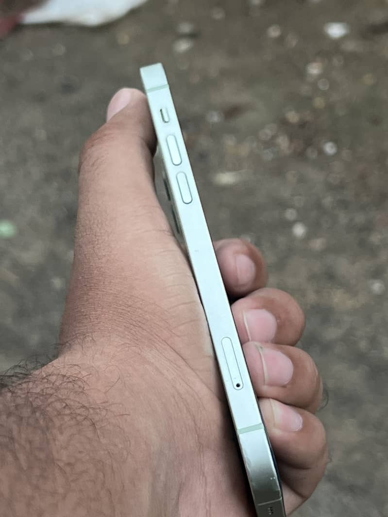 Apple iPhone 12 3