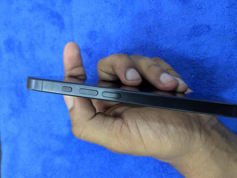 Apple iPhone 15 Pro 4