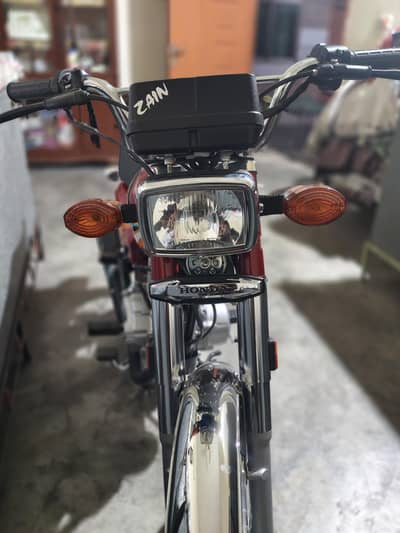 bilkil new bike ha just 1385 km chali ha original 03279392342
