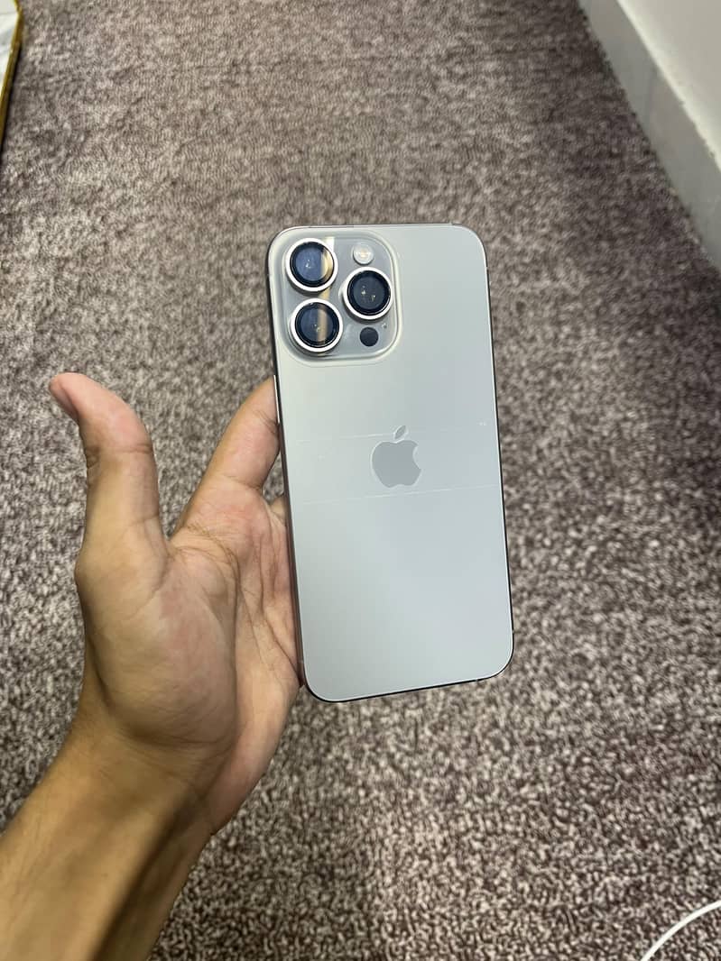 Apple iPhone 15 Pro Max 0