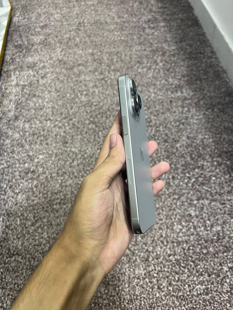 Apple iPhone 15 Pro Max 2