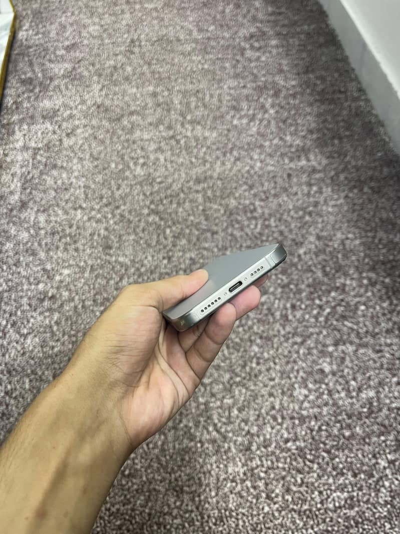 Apple iPhone 15 Pro Max 3