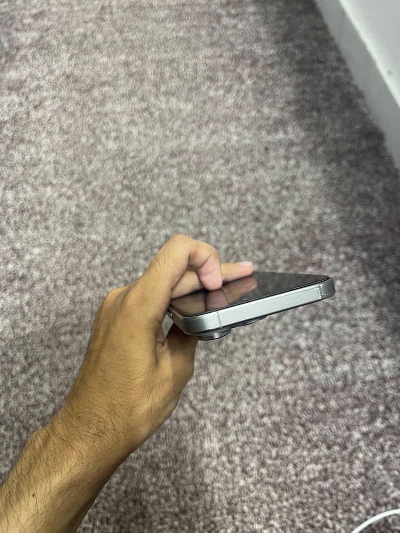 Apple iPhone 15 Pro Max 4