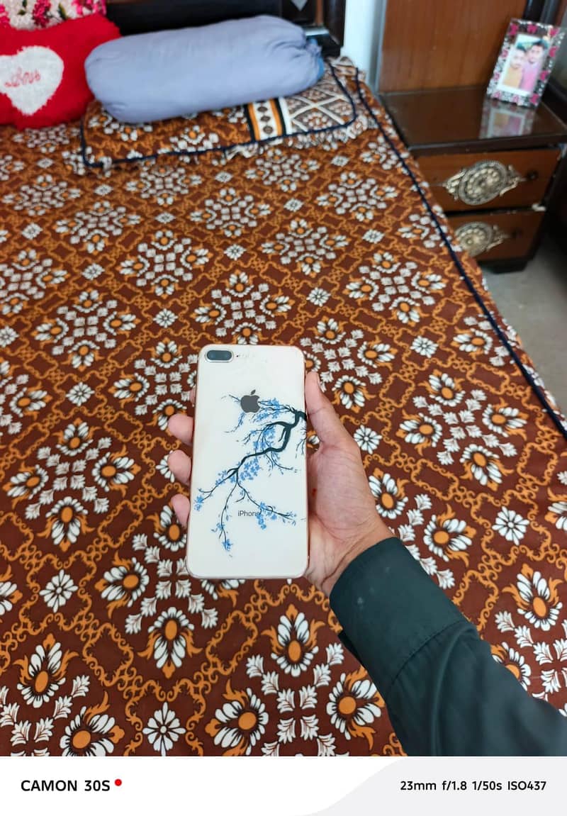 Apple iPhone 8 Plus 3