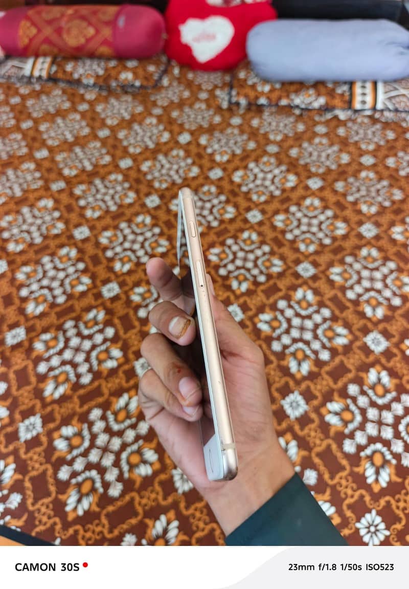 Apple iPhone 8 Plus 5