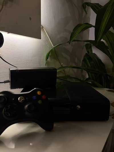Xbox360 Black 10/10 condition Jailbreak all original controllers
