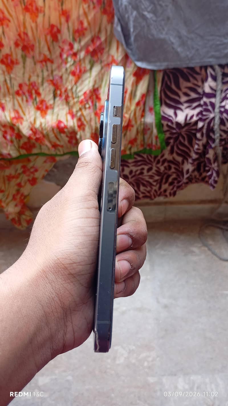 Apple iPhone 13 Pro Max 4
