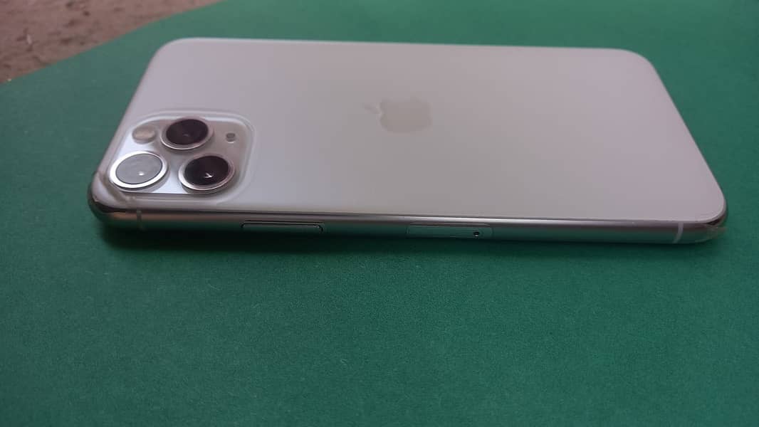 Apple iPhone 11 Pro 1