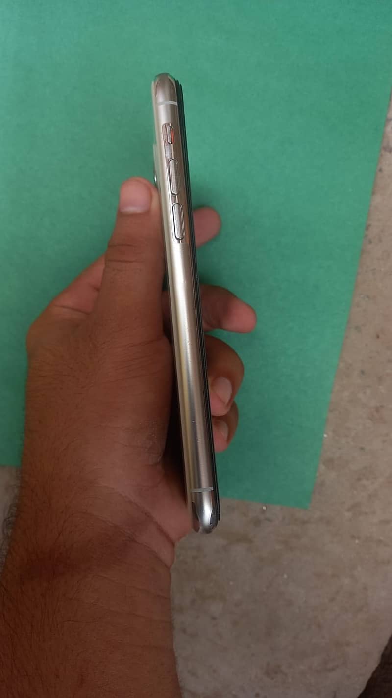 Apple iPhone 11 Pro 2