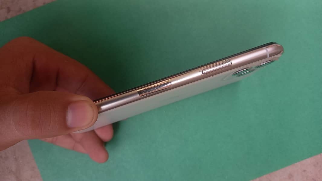 Apple iPhone 11 Pro 8
