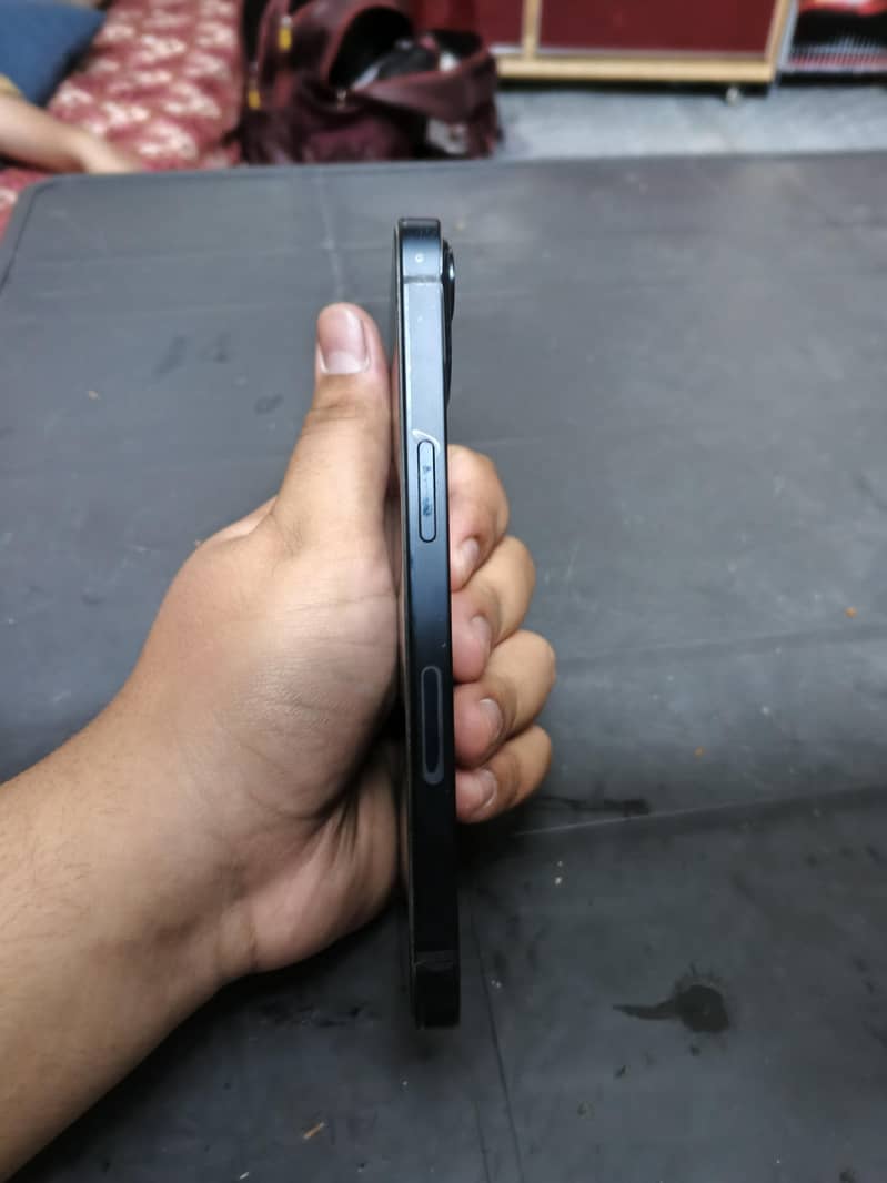 Apple iPhone 13 3