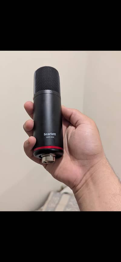 Only Box Open Focsurite 2i2 4th Gen Studio Pack