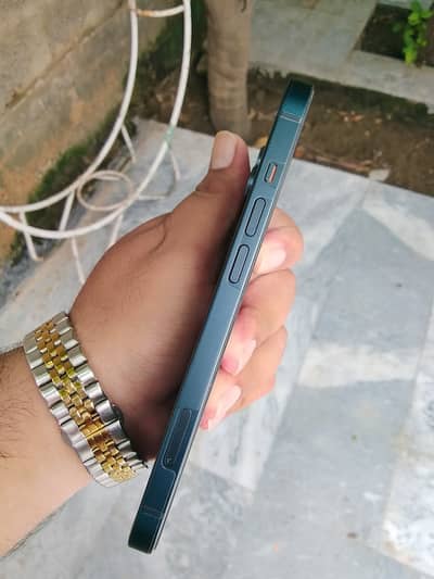 Apple iPhone 13 (JV)with box