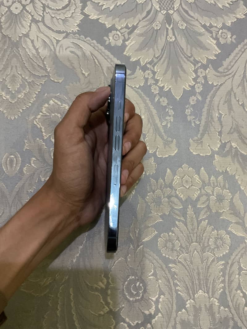 Apple iPhone 13 Pro 2