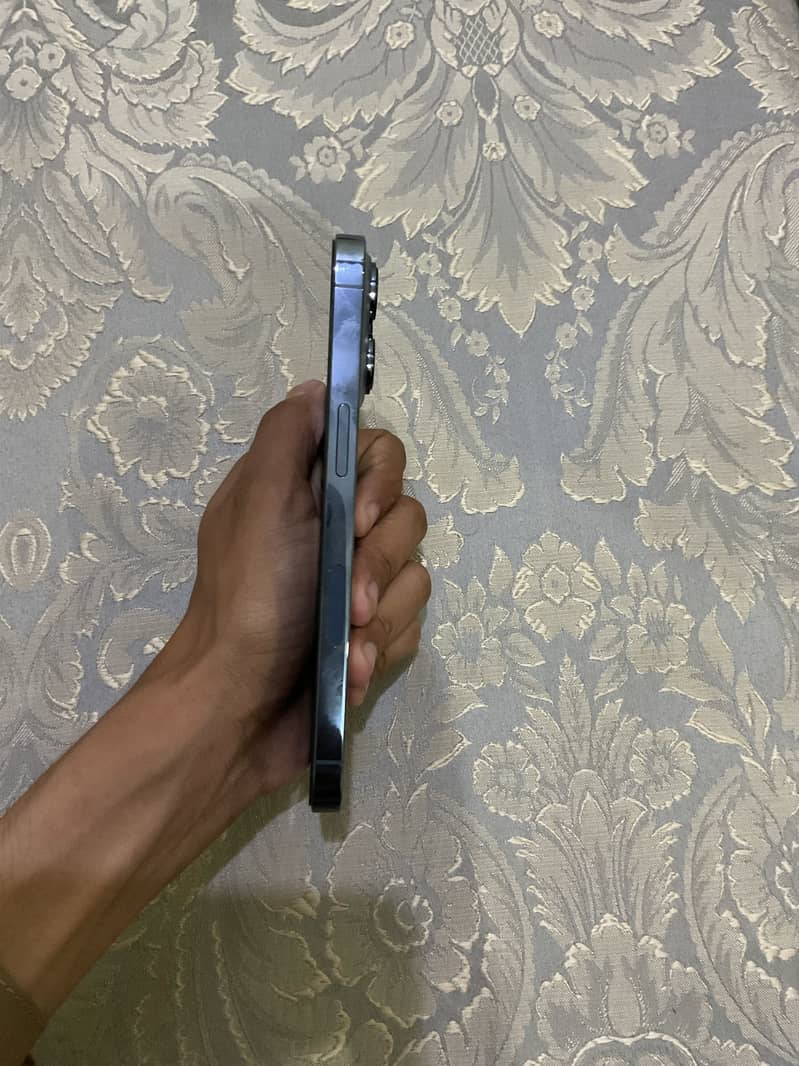 Apple iPhone 13 Pro 4