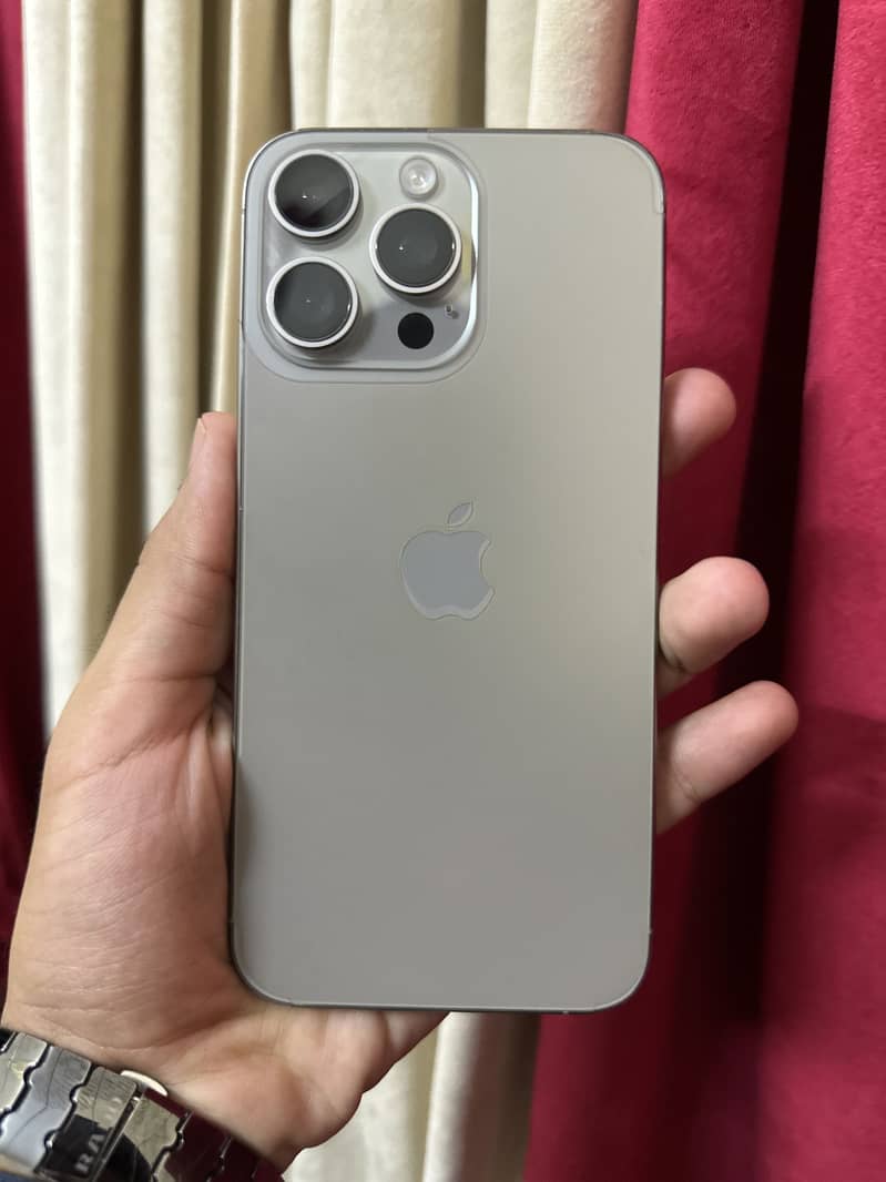 Apple iPhone 15 Pro Max 0
