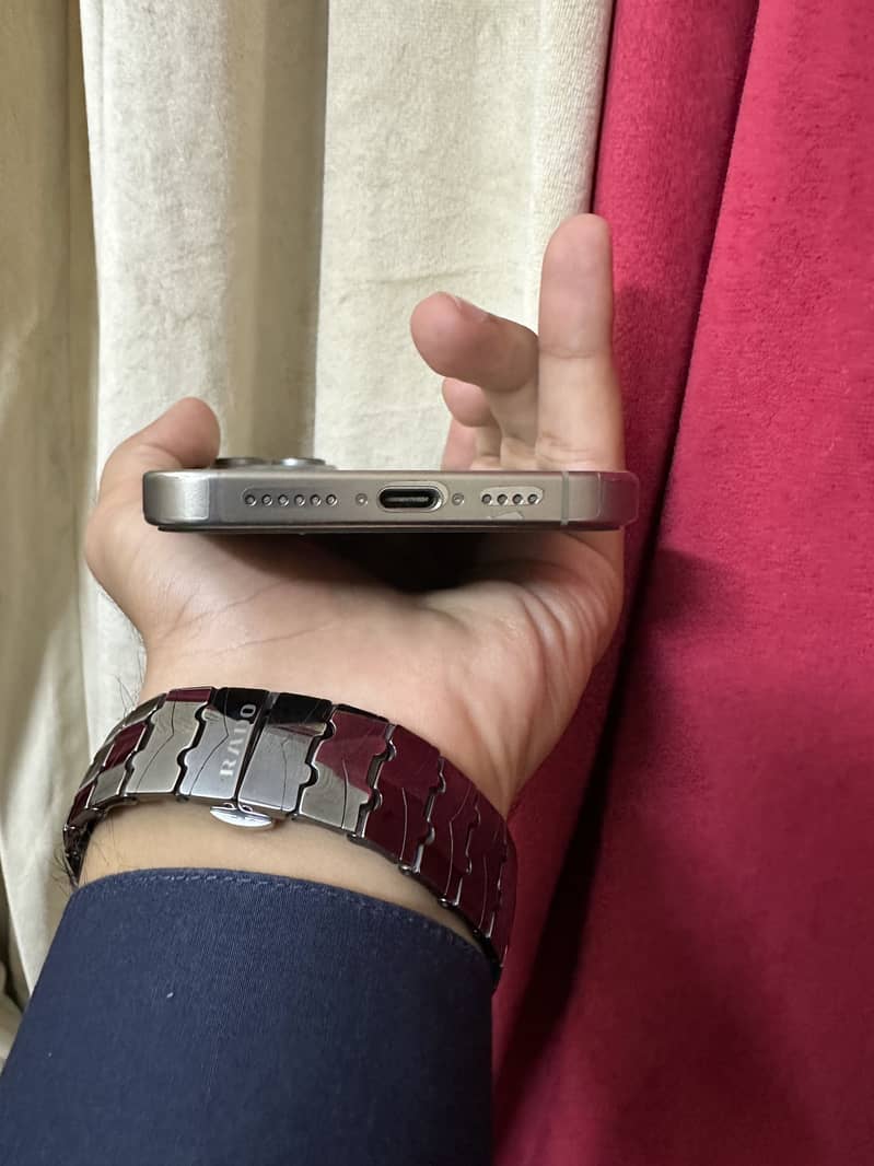 Apple iPhone 15 Pro Max 3