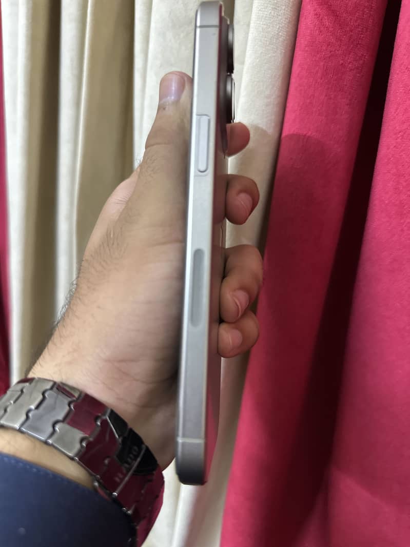 Apple iPhone 15 Pro Max 4