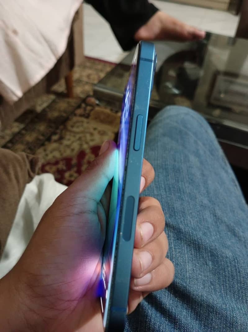 Apple iPhone 13 2