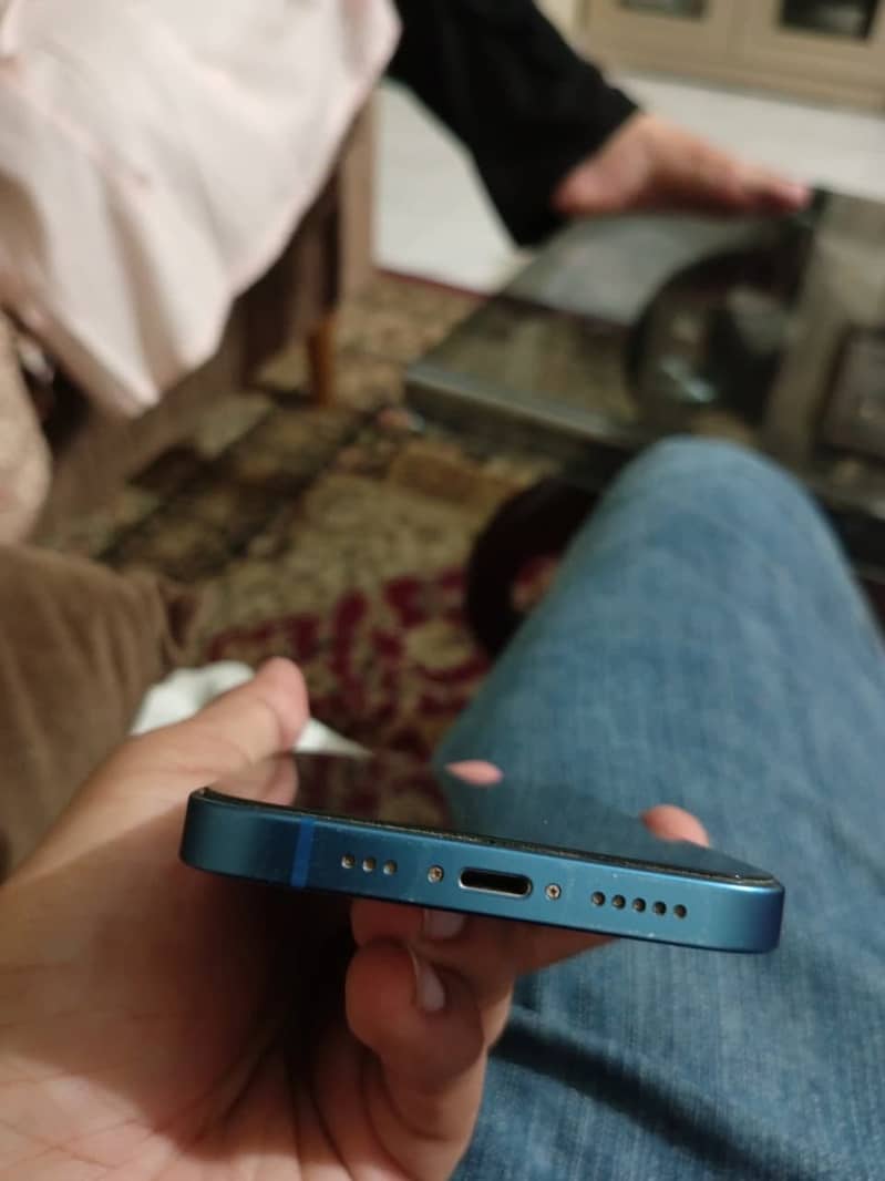 Apple iPhone 13 5