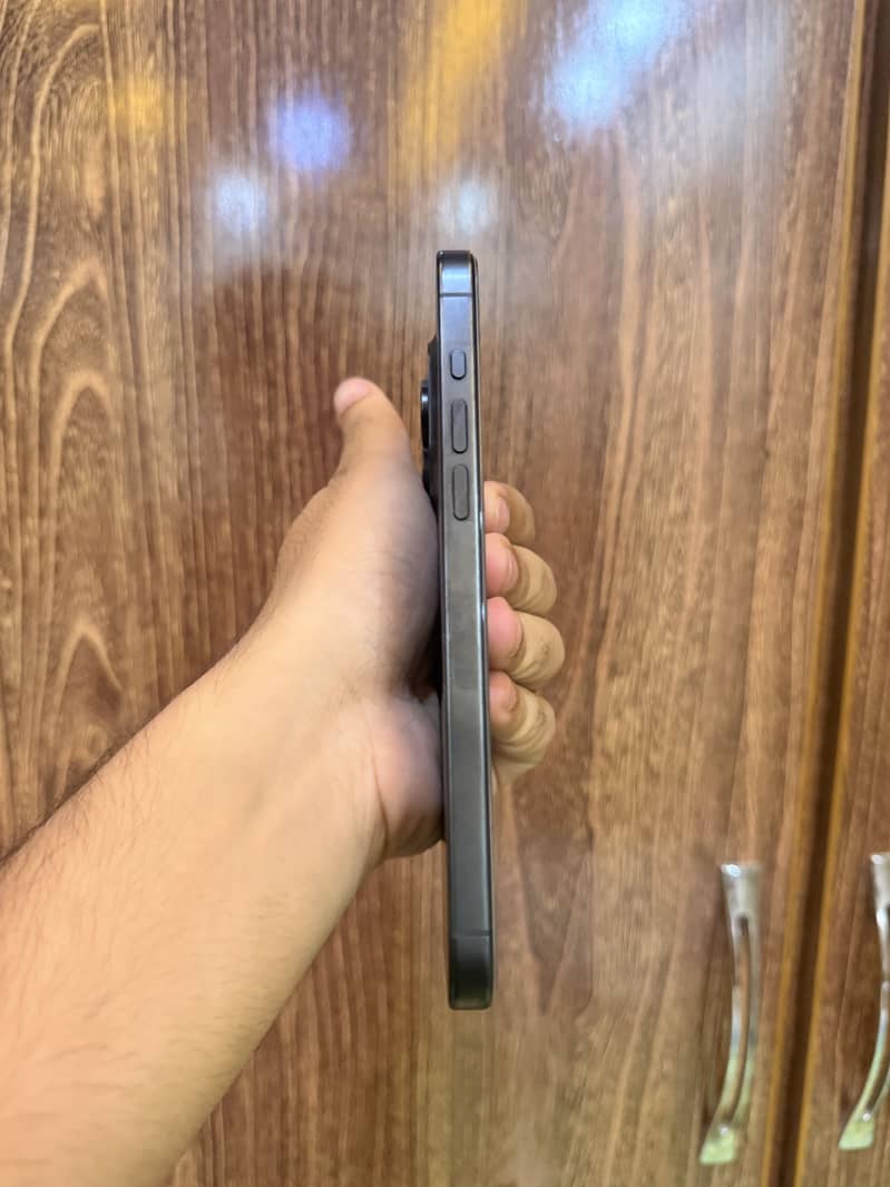 Apple iPhone 15 Pro Max 1