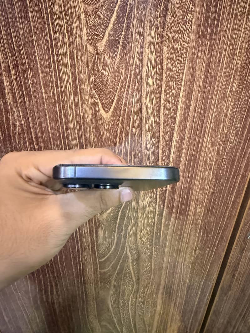 Apple iPhone 15 Pro Max 2