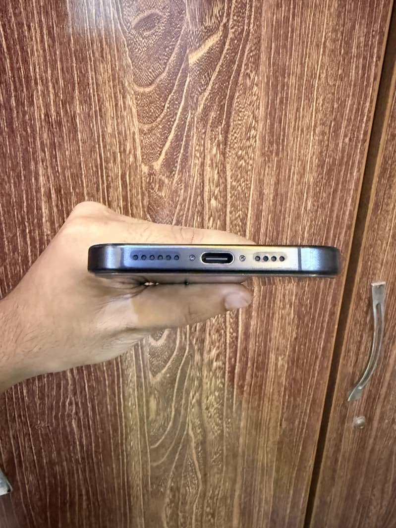 Apple iPhone 15 Pro Max 3