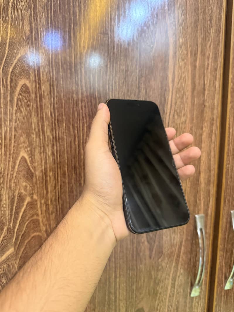 Apple iPhone 15 Pro Max 4