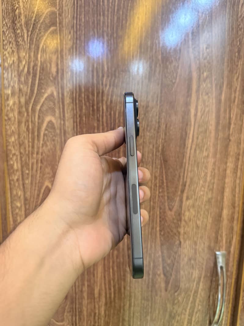Apple iPhone 15 Pro Max 5
