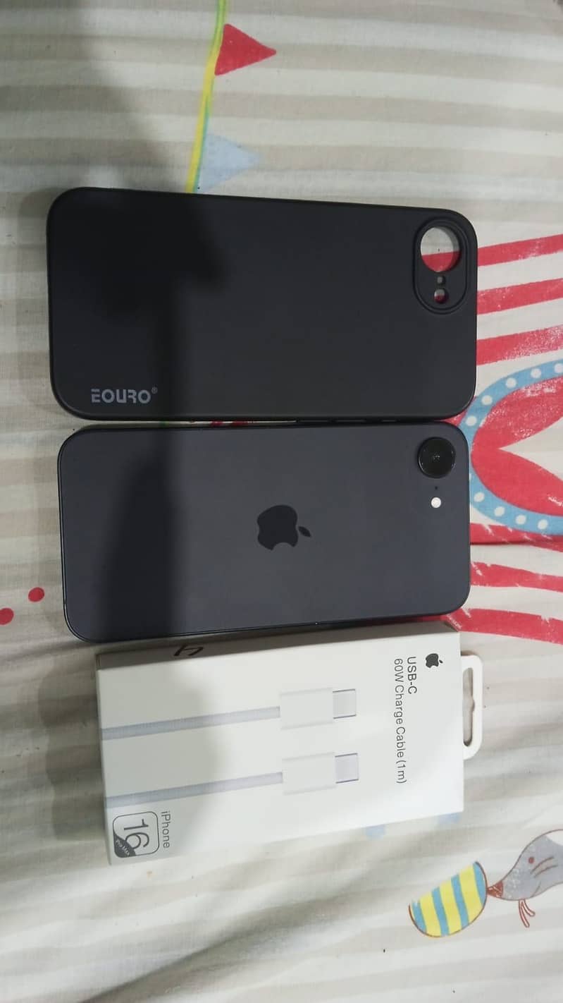 Apple iPhone 16e 0