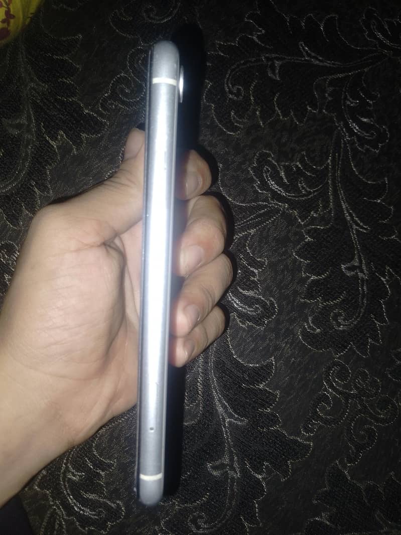 Apple iPhone XR 4