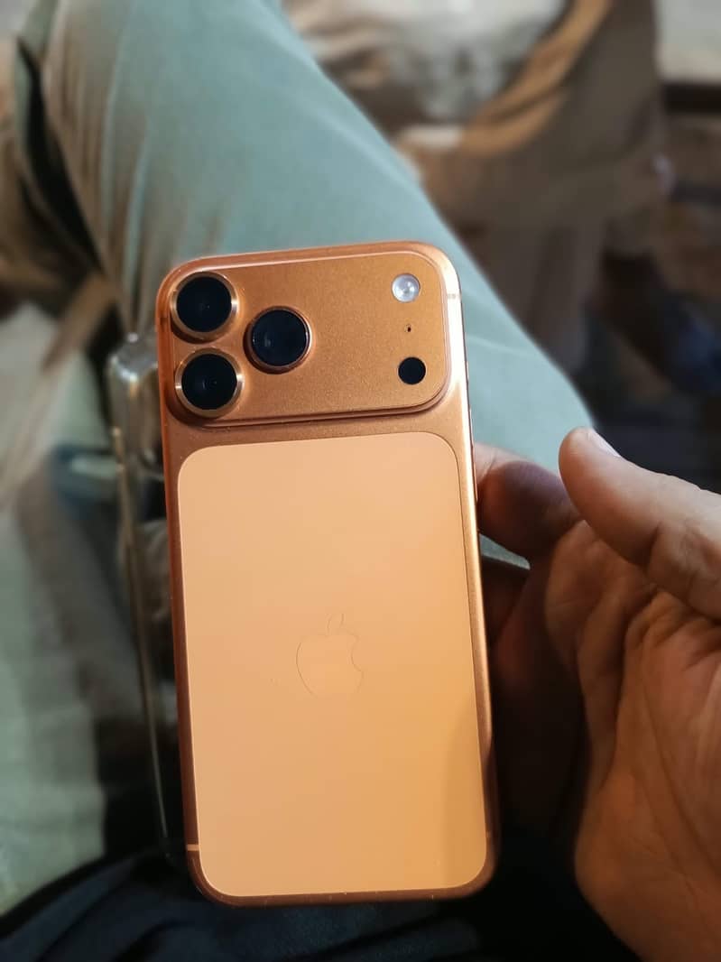 Apple iPhone 17 Pro Max 4