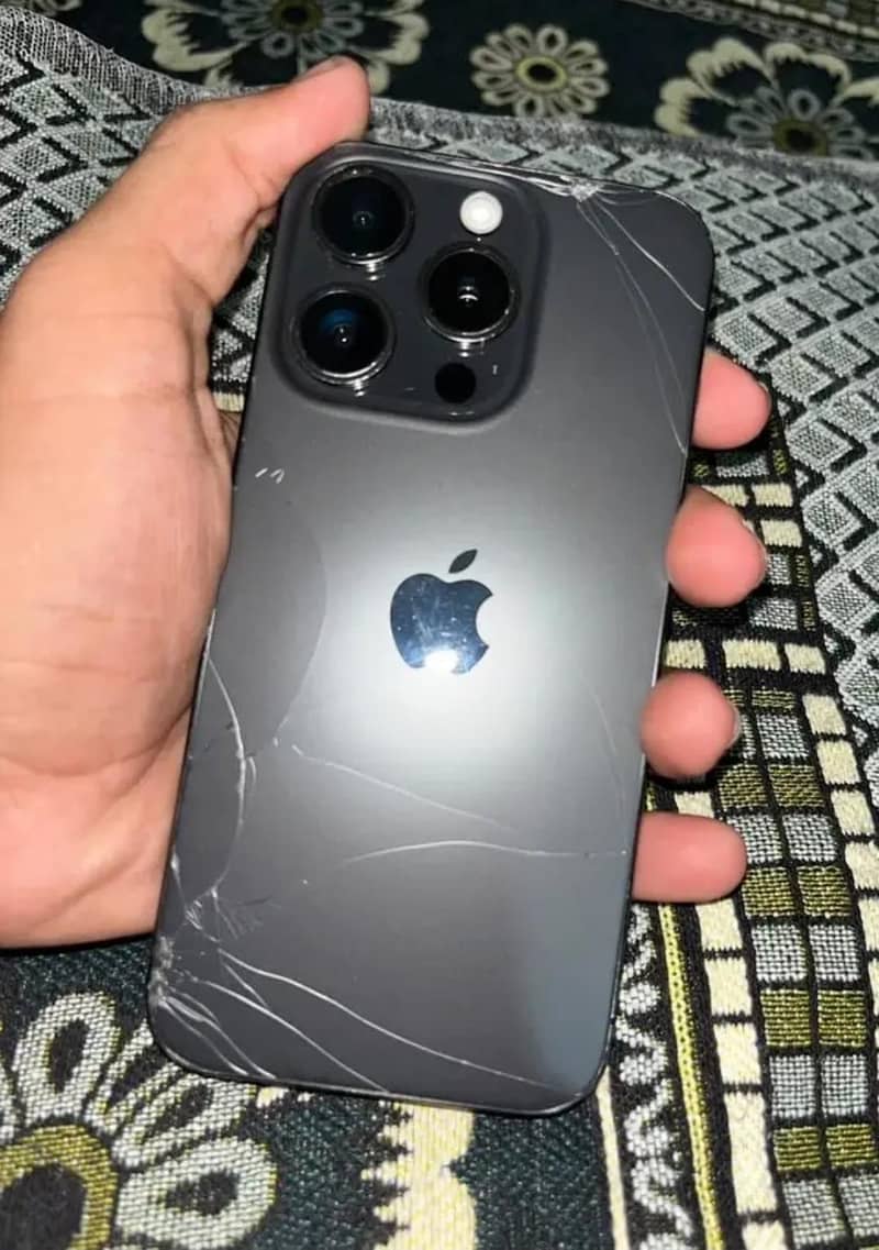 Apple iPhone 15 Pro 2