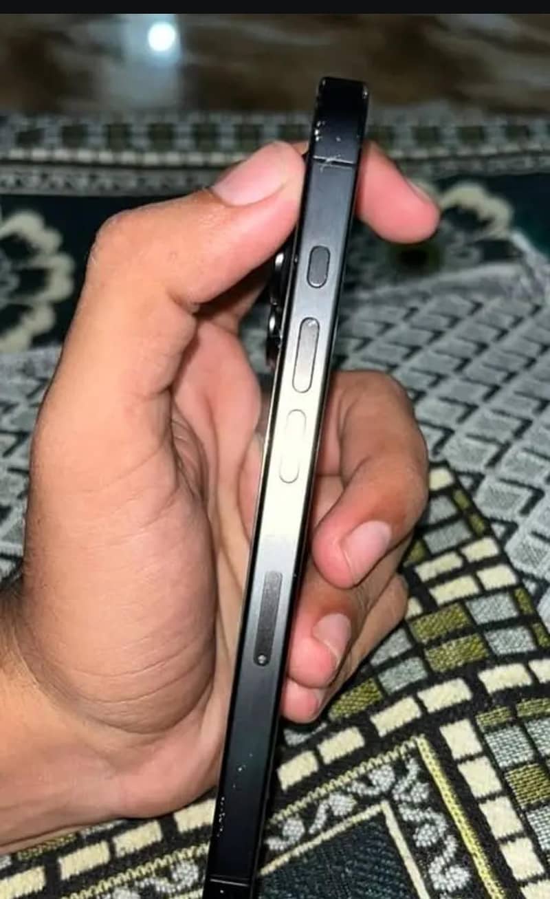 Apple iPhone 15 Pro 3