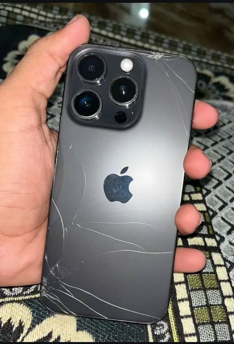 Apple iPhone 15 Pro 4