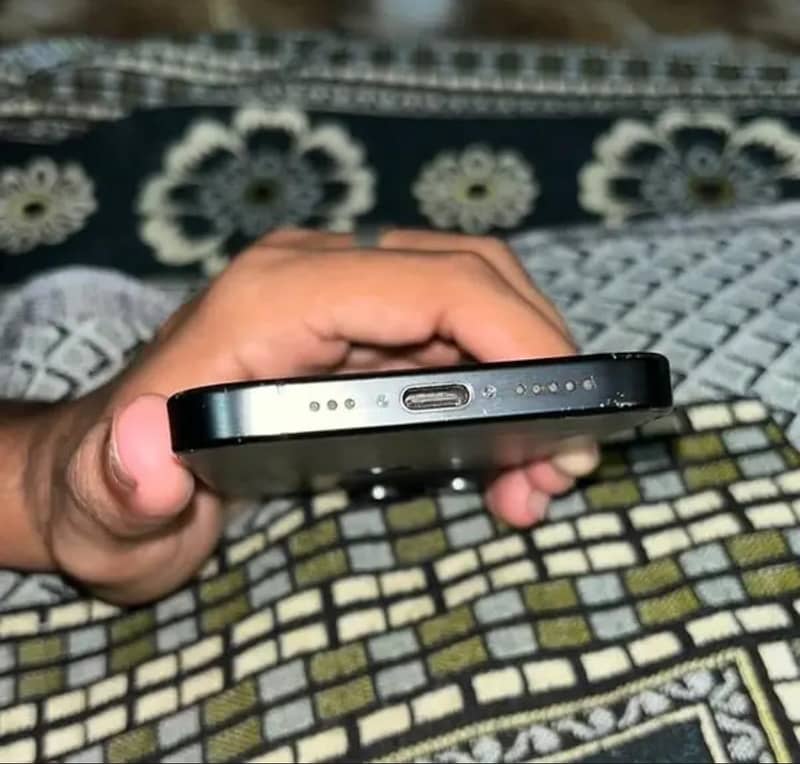 Apple iPhone 15 Pro 6