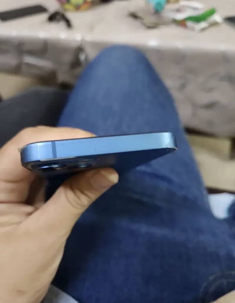 Apple iPhone 13 2