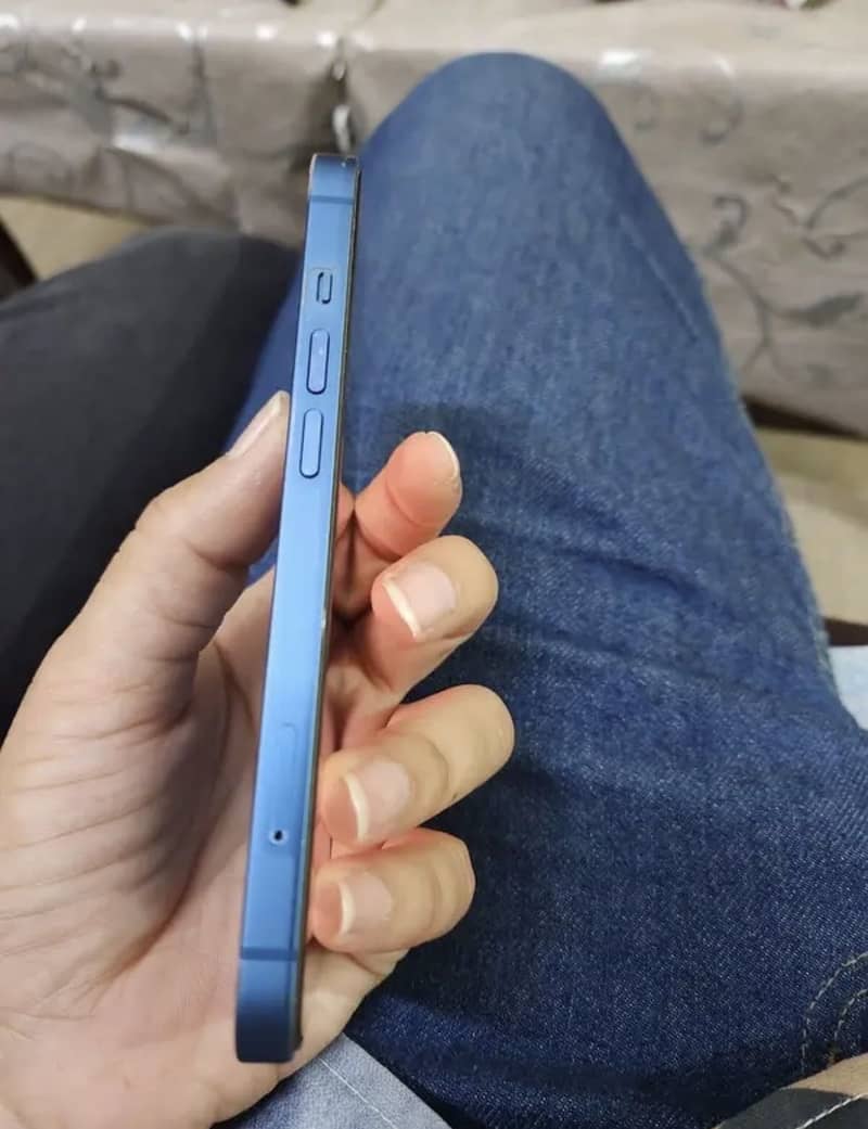 Apple iPhone 13 4