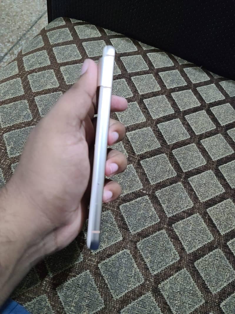 Google Pixel 8 2