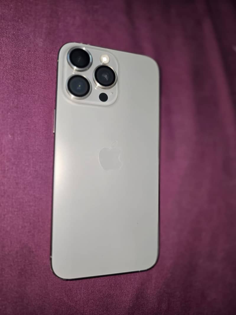 Apple iPhone 15 Pro Max 0