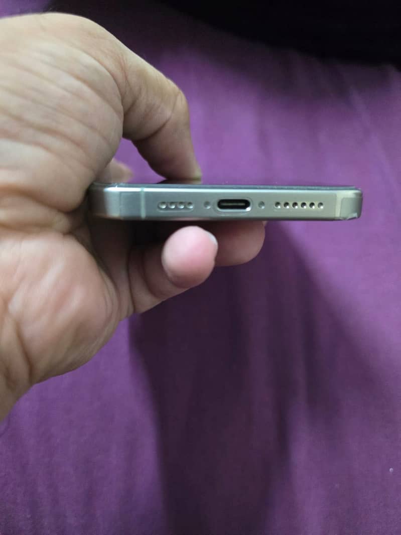 Apple iPhone 15 Pro Max 2