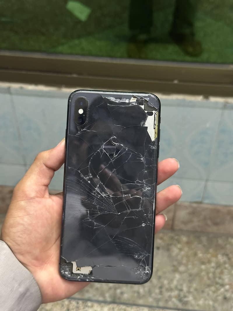 Apple iPhone XS Max 1