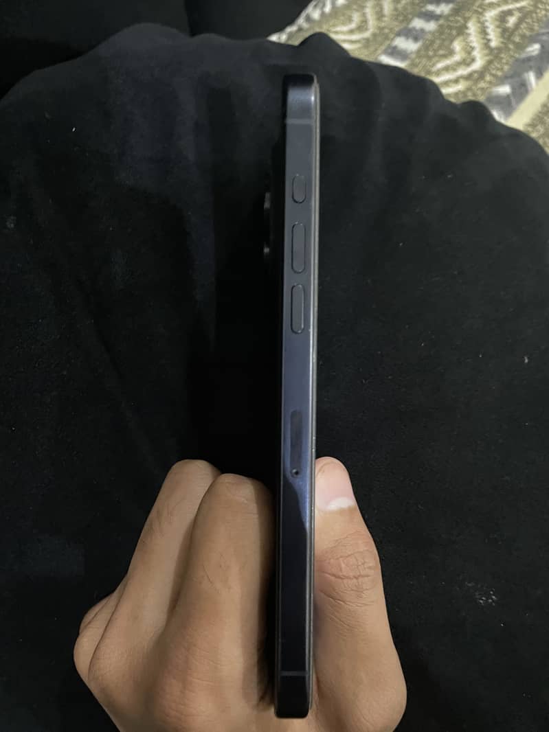 Apple iPhone 15 Pro Max 3