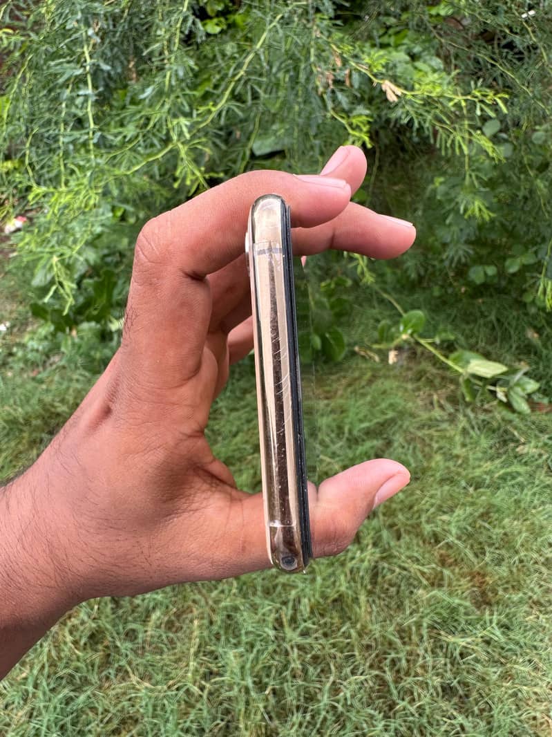Apple iPhone XS Max 2