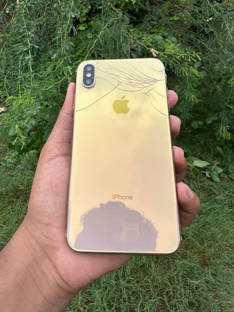 Apple iPhone XS Max 3