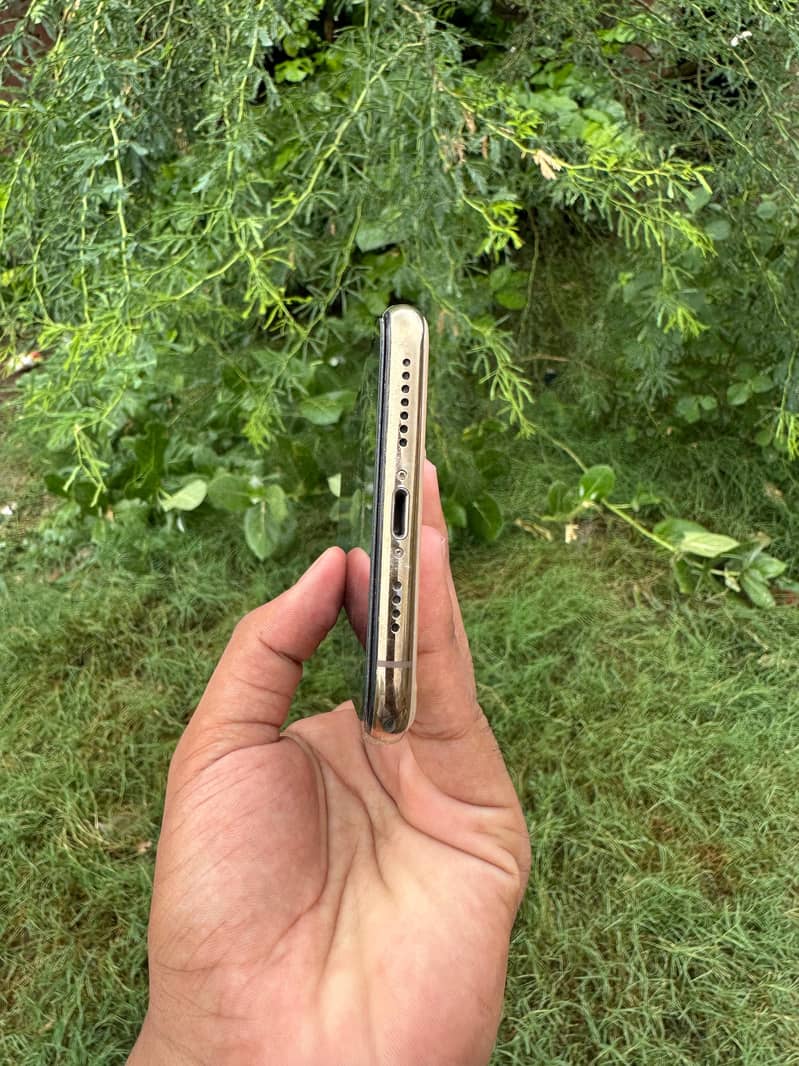 Apple iPhone XS Max 5