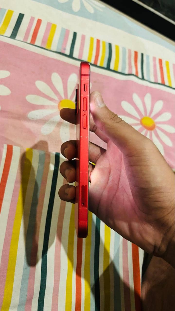 Apple iPhone 12 4