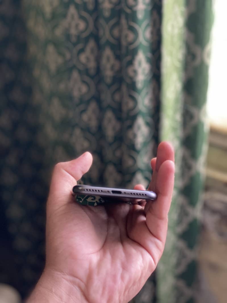 Apple iPhone 8 1